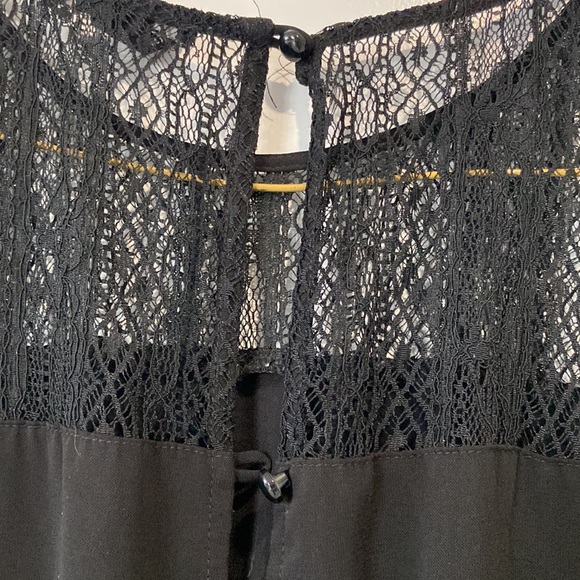 Forever 21 Women’s Black Jumpsuit Pantsuit Size Large Pockets Lace Shoulders - Picture 6 of 9